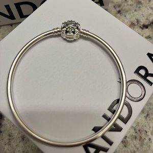 Pandora Moments Sparkling Snowflake Clasp Bangle  7.5 in